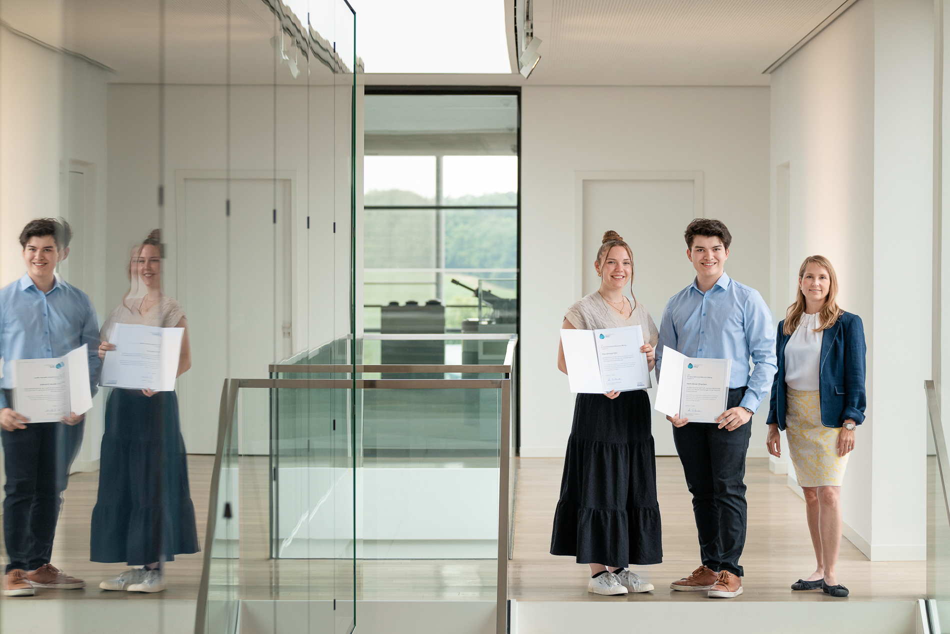 Annika Föhr und Steven Ehrenfeld mit Dr. Anna-Katharina Wittenstein