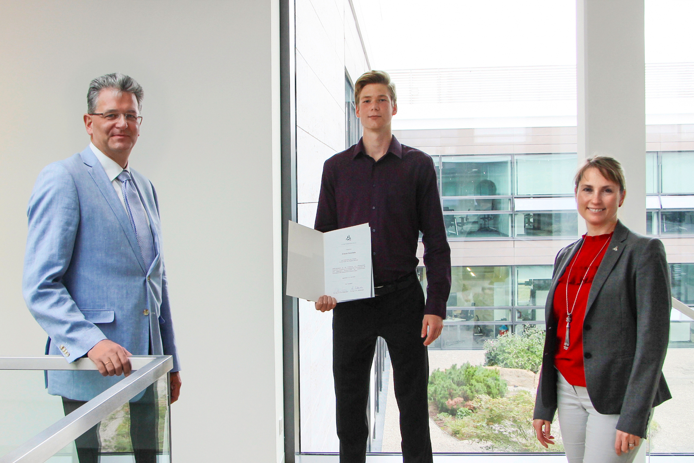 Fridolin Steinriede mit Dr. Anna-Katharina Wittenstein und Christian Schlegl